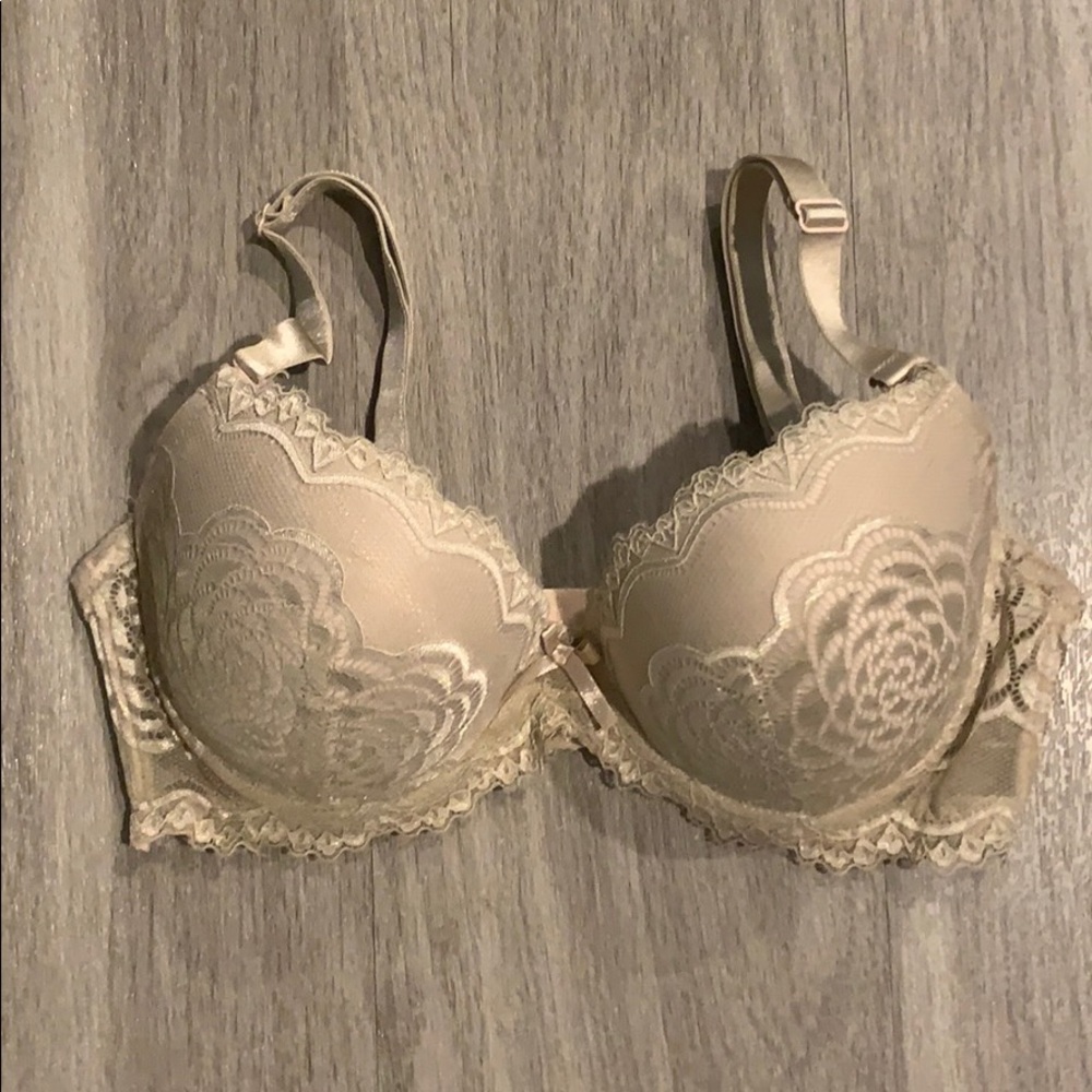 36D lined bra.  Tan